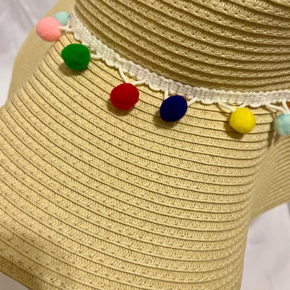 Brand New Pom Pom Straw  Sun Hat - Picture 7 of 8